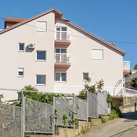 Apartment Mm *